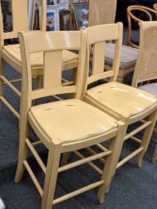 lot 869 image: Lot of (2) 39-12 Bar Chairs