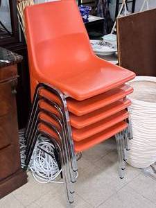 lot 874 image: Lot of (5) PlasticChrome Stackable Chairs