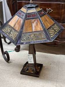 lot 903 image: Stained Glass Table Lamp with Stained Glass Lamp Shade