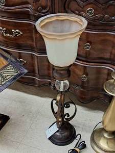lot 902 image: Metal Uplight Table Lamp 27-14 with Glass Lamp Shade