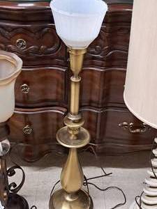 lot 901 image: Brass Uplight Table Lamp 34 with Glass Lamp Shade