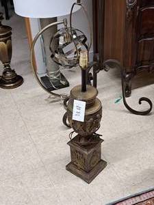 lot 906 image: Vintage Table Lamp