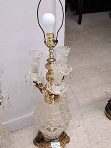 lot 911 image: Vintage Crystal Table Lamp