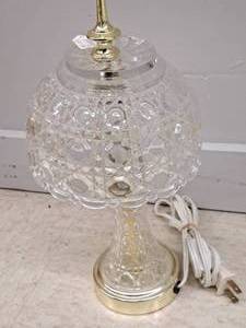 lot 915 image: Crystal Table Lamp 12x6 with Lamp Shade