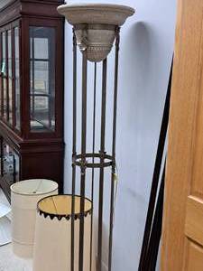 lot 916 image: Metal Floor Lamp 73 with Lamp Shade