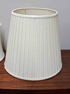 lot 923 image: Lamp Shade 15x16