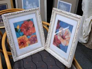 lot 949 image: Lot of (2) Wall Art - Floral , FramedSingle MatteGlass
