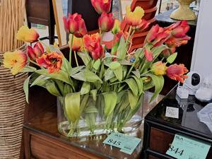 lot 1007 image: Vase with Tulips