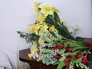 lot 1011 image: Lot of  Faux Flowers
