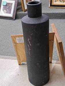 lot 1013 image: Vase 35