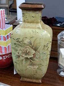 lot 1019 image: Lexington Floral Vase 16