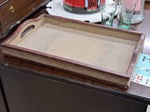 lot 1022 image: Serving Tray