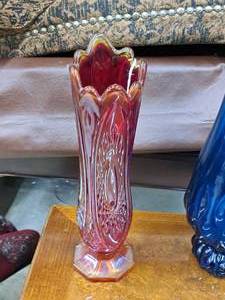 lot 1023 image: Table Vase 11