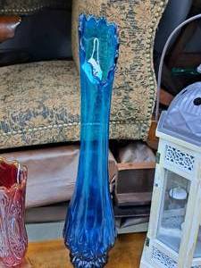 lot 1024 image: Table Vase 22