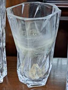 lot 1030 image: Glass Vase 9