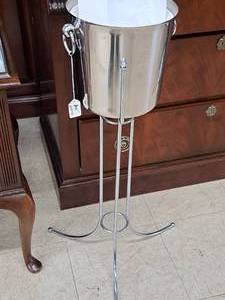lot 1033 image: 30-12 Champagne Chiller Stand