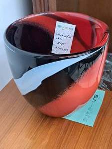 lot 1049 image: Signed Decorative Table Vase 9