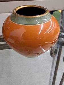 lot 1054 image: Table Vase 6
