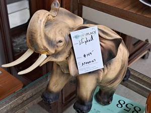 lot 1058 image: Elephant Statue 10