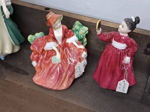lot 1062 image: Lot of (2) Ladies theme Figurines 6