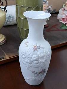 lot 1072 image: Kaiser Rosalie Vase 10