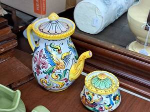 lot 1075 image: Tea Pot and Jar