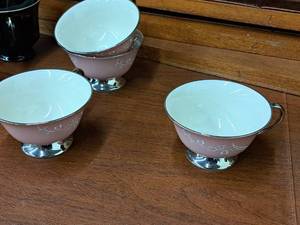 lot 1080 image: Lot of (4) Flintridge China Cups 2-12