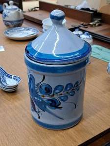 lot 1082 image: Jar with Lid 9