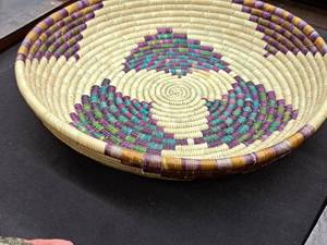 lot 1107 image: 12 Serving Basket