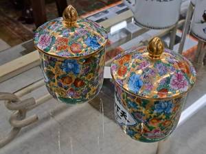lot 1116 image: Lot of (2) 5 Creamers