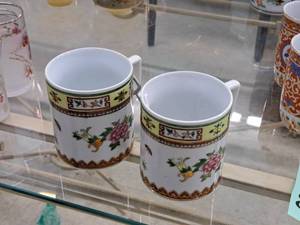 lot 1119 image: Lot of (2) 4 Mugs