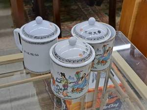 lot 1120 image: Lot of (3) 5 Containers with Lids