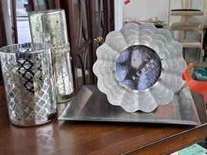 lot 1124 image: Lot of (4) Kenar Home Home Dcor