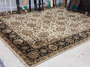lot 1570 image: Area Rug 144x107-12