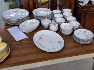 lot 1131 image: Noritake Rosamond Ivory China Set 37-piece - 12 Platter, 9 Serving Bowl, Creamer, Sugar Bowl, (7) 11 Dinner Plates, (7) 8-12 Plates, (6) 6-12 Saucers, (6) Bowls, (7) Cups