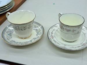 lot 1126 image: Royal Doulton Minton Bordeaux Fine Bone China (2) Cups and (2) Saucers