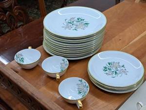 lot 1127 image: Noritake China Set 19-piece - (12) 10 Dinner Plates, (4) 8 Plates, (3) Tea Cups