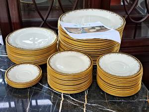 lot 1146 image: Lenox Eclipse Fine China Set 58-piece - (4) 5 Plates, (12) 6 Plates, (12) 6-38 Plates, (12) 8 Plates, (18) 10-34 Dinner Plates