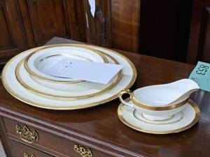 lot 1144 image: Aynsley Fine English Bone China Set 5-piece - 17-12 Platter, 13-34 Platter, 8-12 Platter, 10-34 Serving Bowl, 8 Gravy Boat