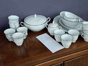 lot 1136 image: Noritake Virtue China Set 19-piece - 16 Platter, 12 Platter, 8 Platter, 10 Serving Bowl, 8-12 Serving Dish, 8 Gravy Boat, 4 Sugar Bowl with Lid, (12) 3-12x3 Cups