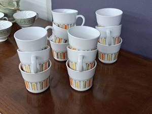 lot 1137 image: Noritake Progression Mardi Gras Mug Set 12-piece