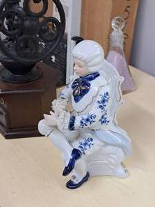 lot 1152 image: Colonial theme Figurine 8