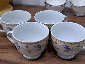 lot 1159 image: Lot of (4) Heritage Mint Enchanted Garden Fine China Cups