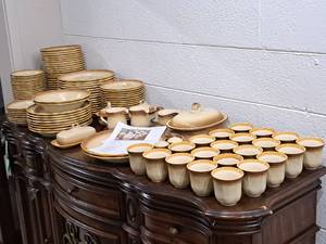 lot 1166 image: Mikasa Whole Wheat Jardiniere Stoneware Set 130-piece - 11 Dinner Plates, 8 Salad Plates, 8.5 Bowls, 6-38 Saucers, 10 Bowls, Cups, Bread & Butter, Gravy Boat with Dish, Creamers, Sugar Bowl, 12-12 Plate, Set. Pot