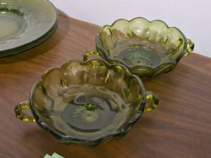 lot 1178 image: Lot of (2) Green Glass Bowls with Handles