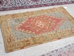 lot 1582 image: Area Rug 5x3