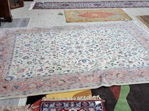 lot 1583 image: Area Rug 117x91-12