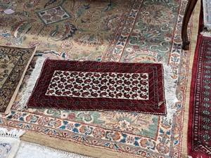 lot 1585 image: Entry Rug 34x20