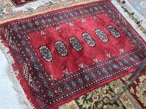 lot 1587 image: Area Rug 46x32-14