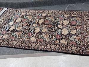 lot 1591 image: Area Rug 86-12x54-14